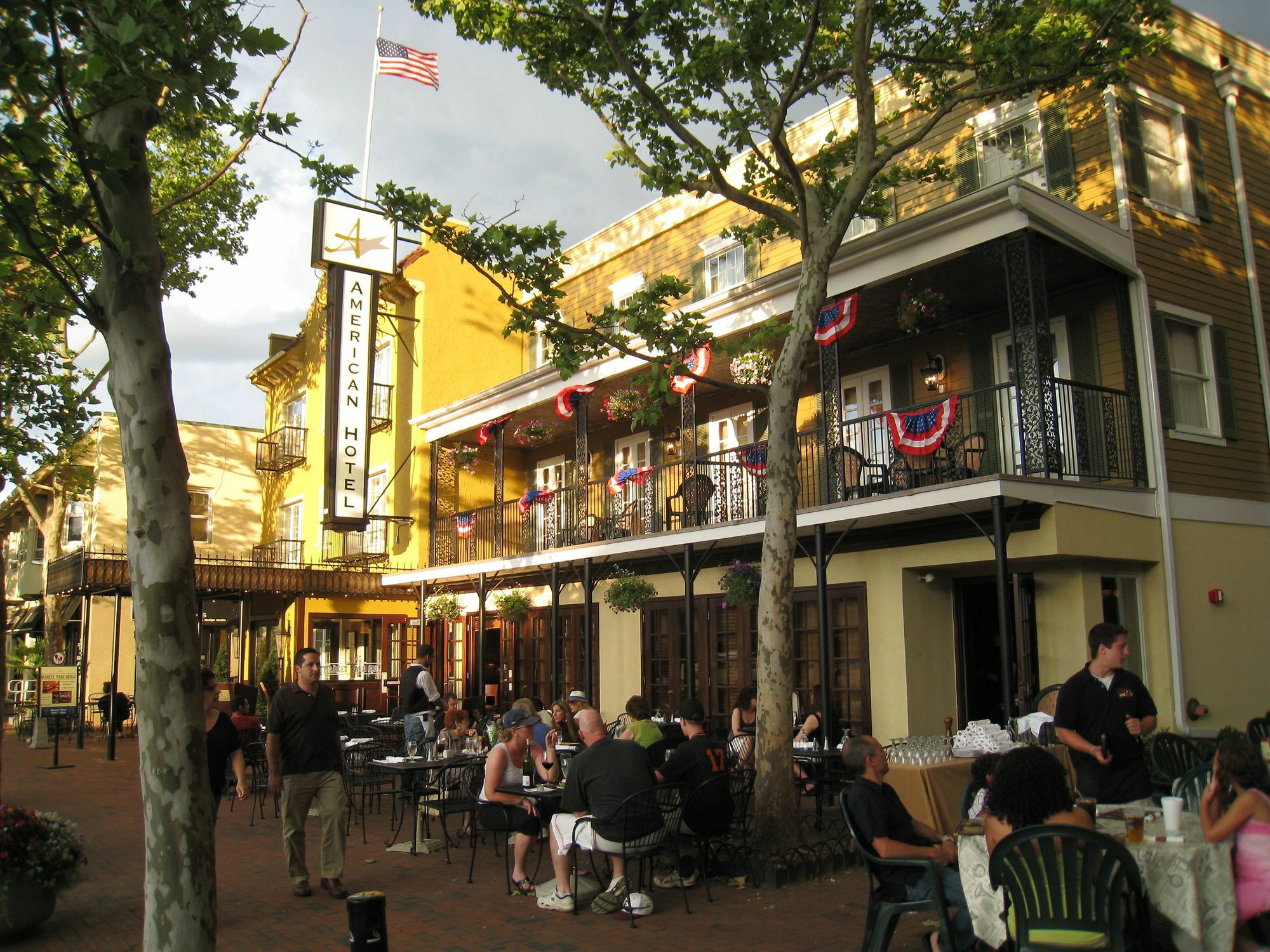 American Hotel Freehold Eksteriør bilde